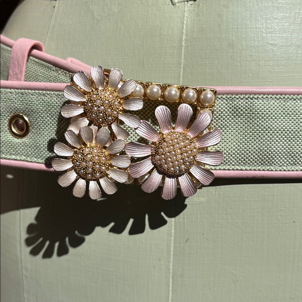 Lily Pulitzer Pastel Green & Pink Canvas Belt with Gold Floral Buckle size small - Picture 2 of 4